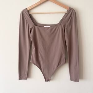 Babaton Aritzia Contour Squareneck Long Sleeve Bodysuit in Taupe Women’s Size S